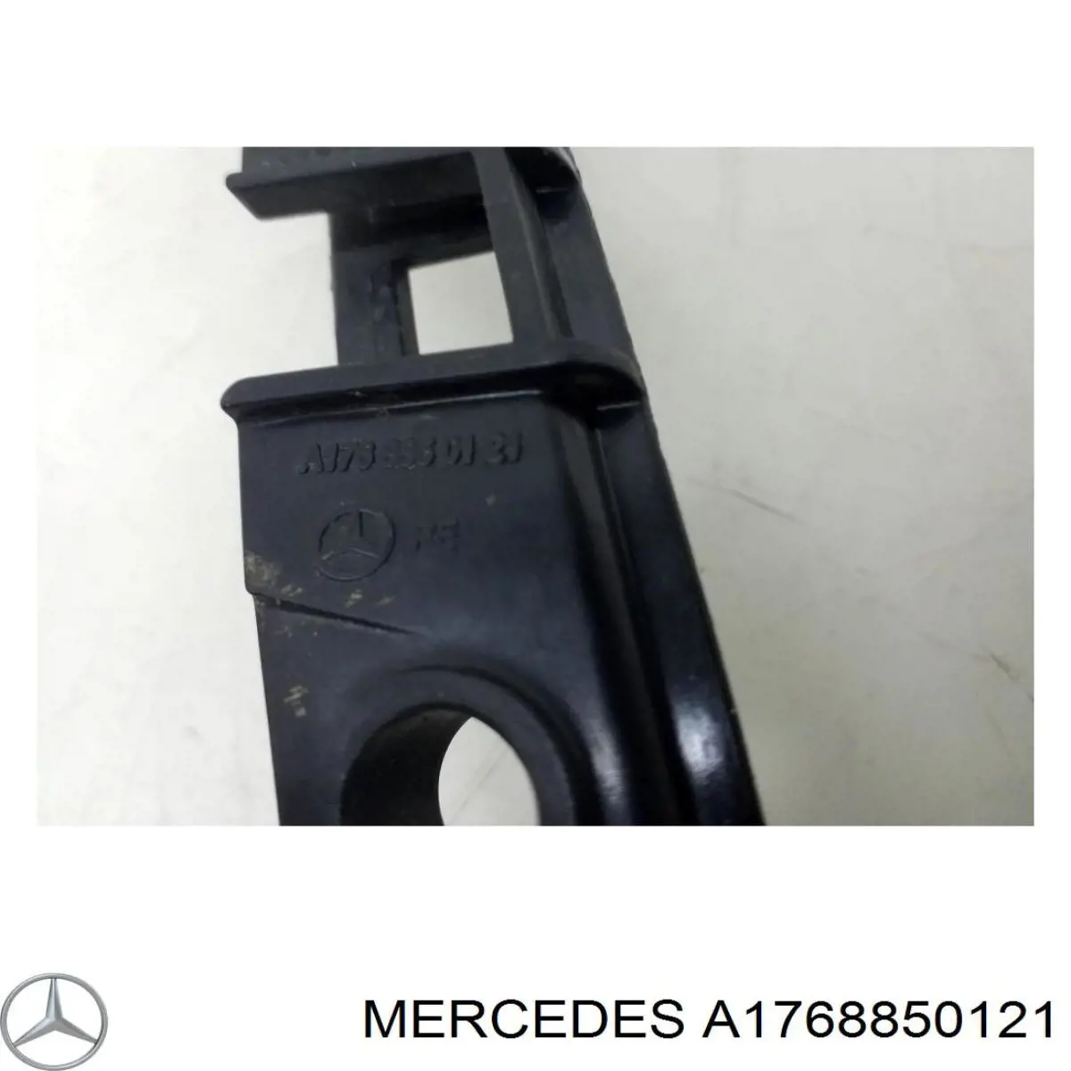 Кронштейн бампера заднього, зовнішній правий Mercedes A1768850121 ціна, від 10.15 USD