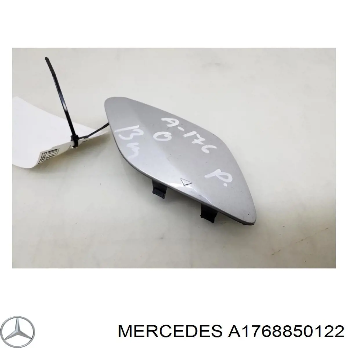 A1768850122 Mercedes Заглушка бампера буксирувального гака, передня