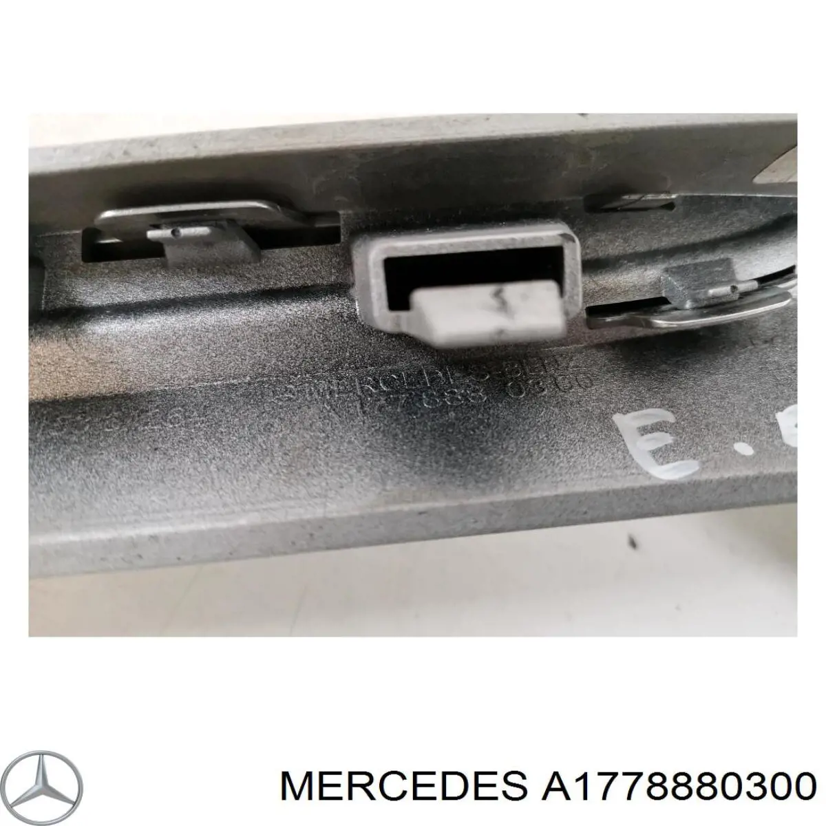 A1778880300 Mercedes Накладка решітки радіатора