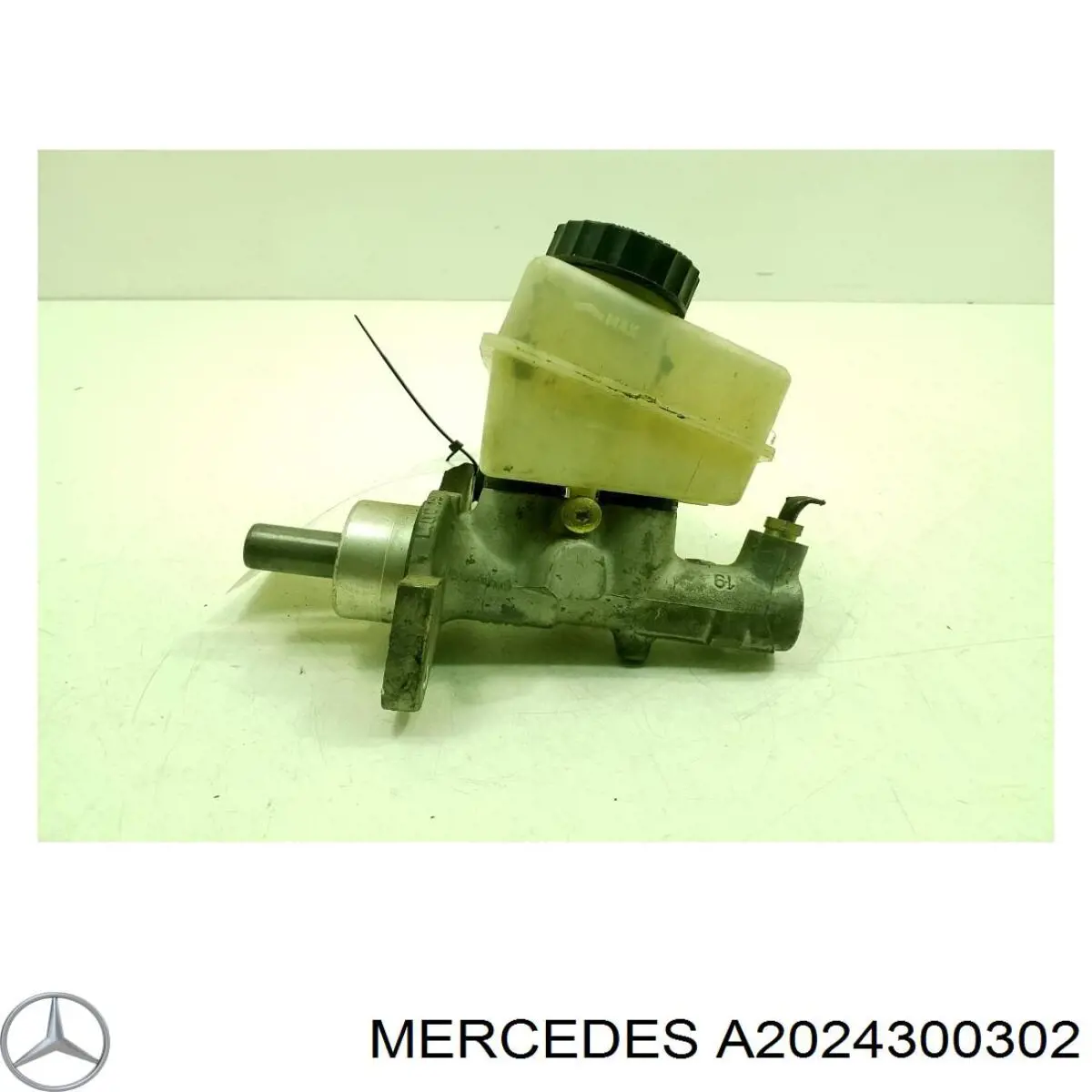 A2024300302 Mercedes Бачок головного гальмівного циліндру