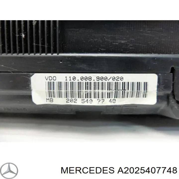 Приладова дошка-щиток приладів A2025407748 Mercedes