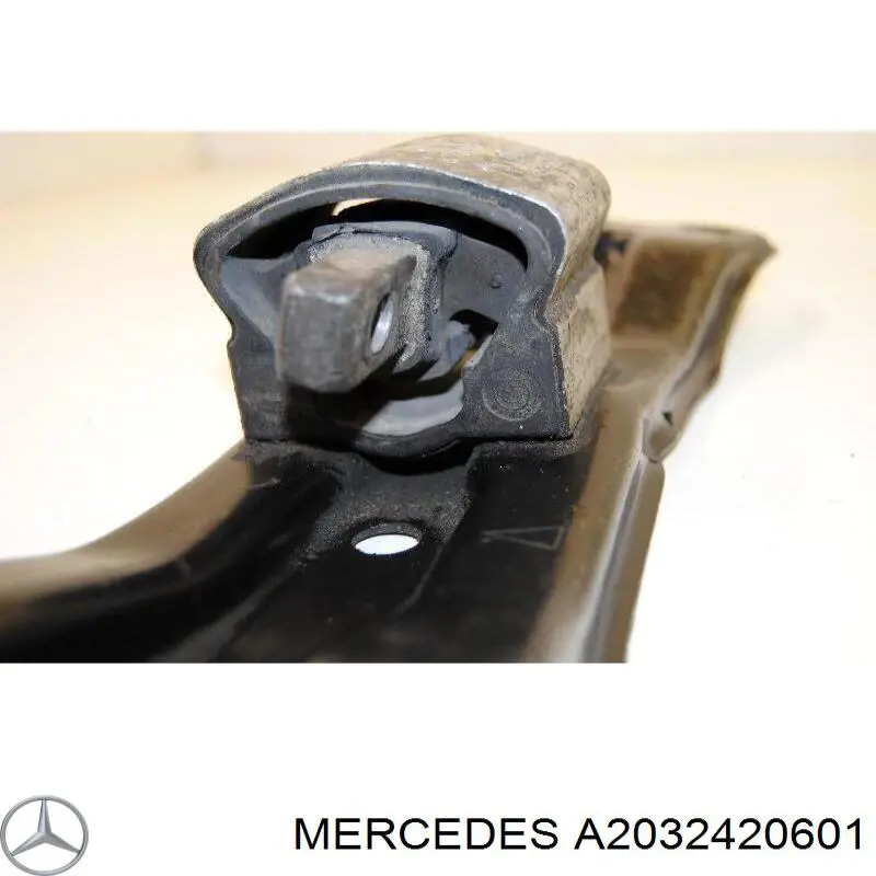Кронштейн КПП Mercedes A2032420601 ціна, від 7.45 USD