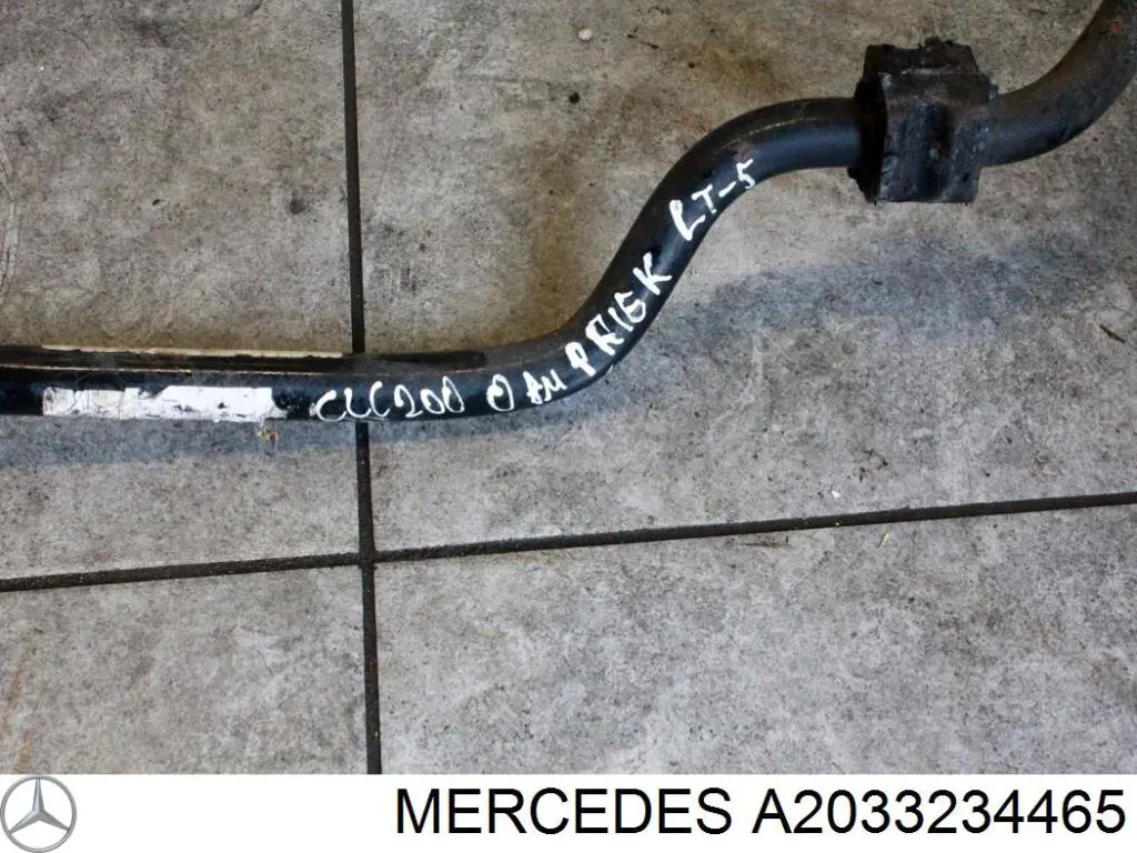 Передній стабілізатор A2033234465 Mercedes