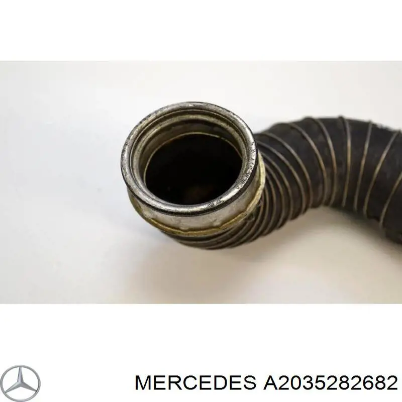 A2035282682 Mercedes шланг/патрубок інтеркулера, лівий