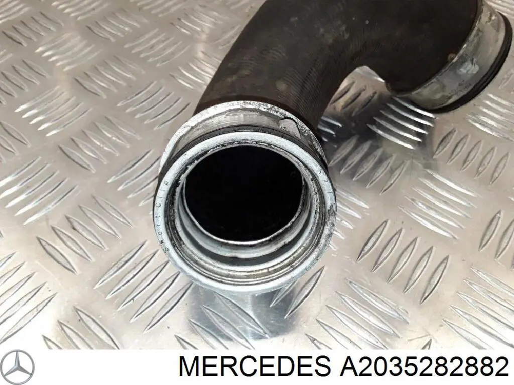 Шланг/патрубок интеркуллера Mercedes A2035282882 ціна, від 13.68 USD