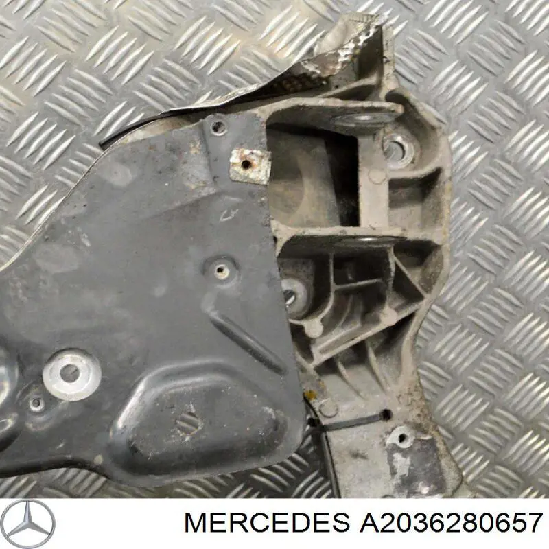 Підрамник передньої підвіски Mercedes A2036280657 ціна, від 25.35 USD