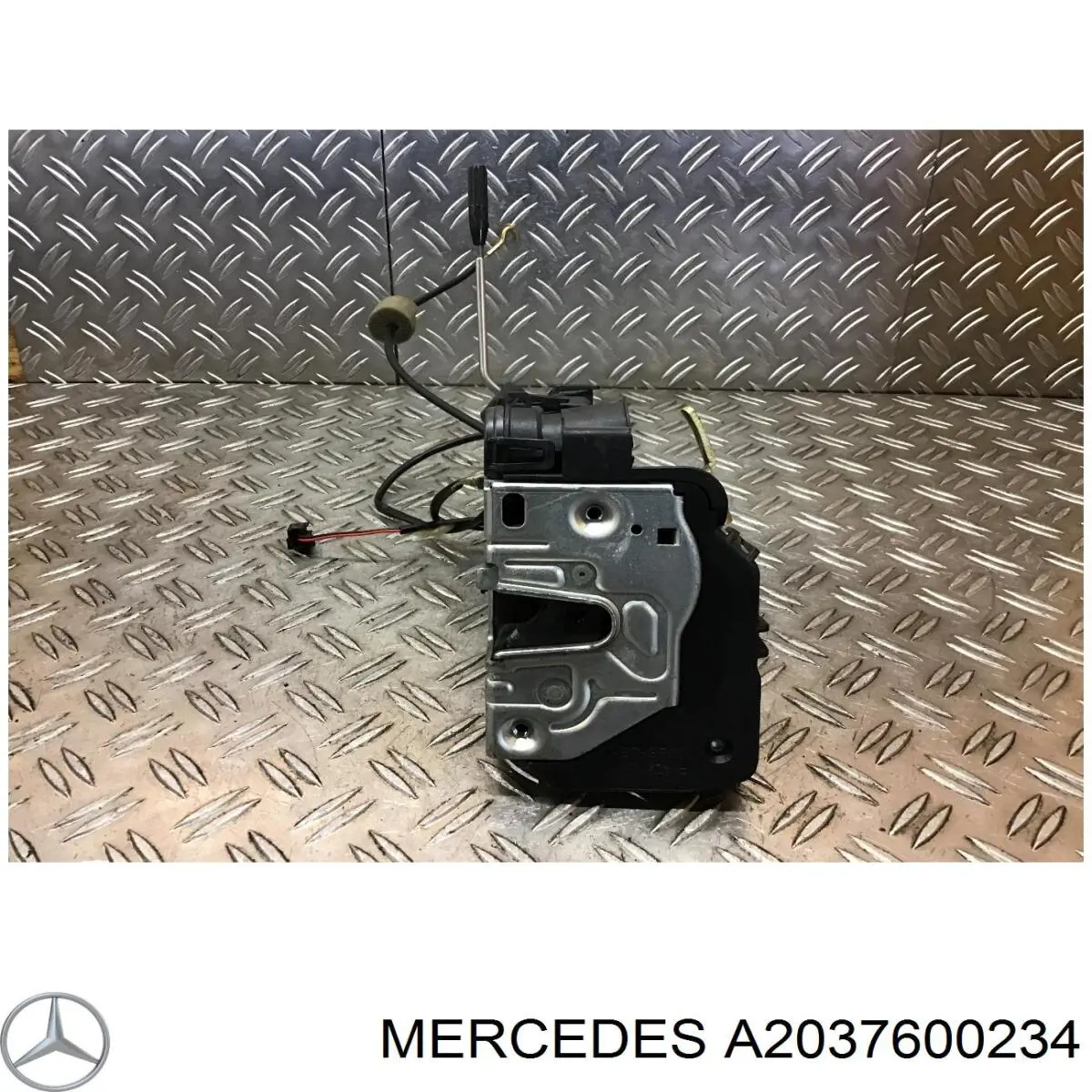 Купити A2037600234 Mercedes Тримач зовнішньої ручки дверей, правих дверей