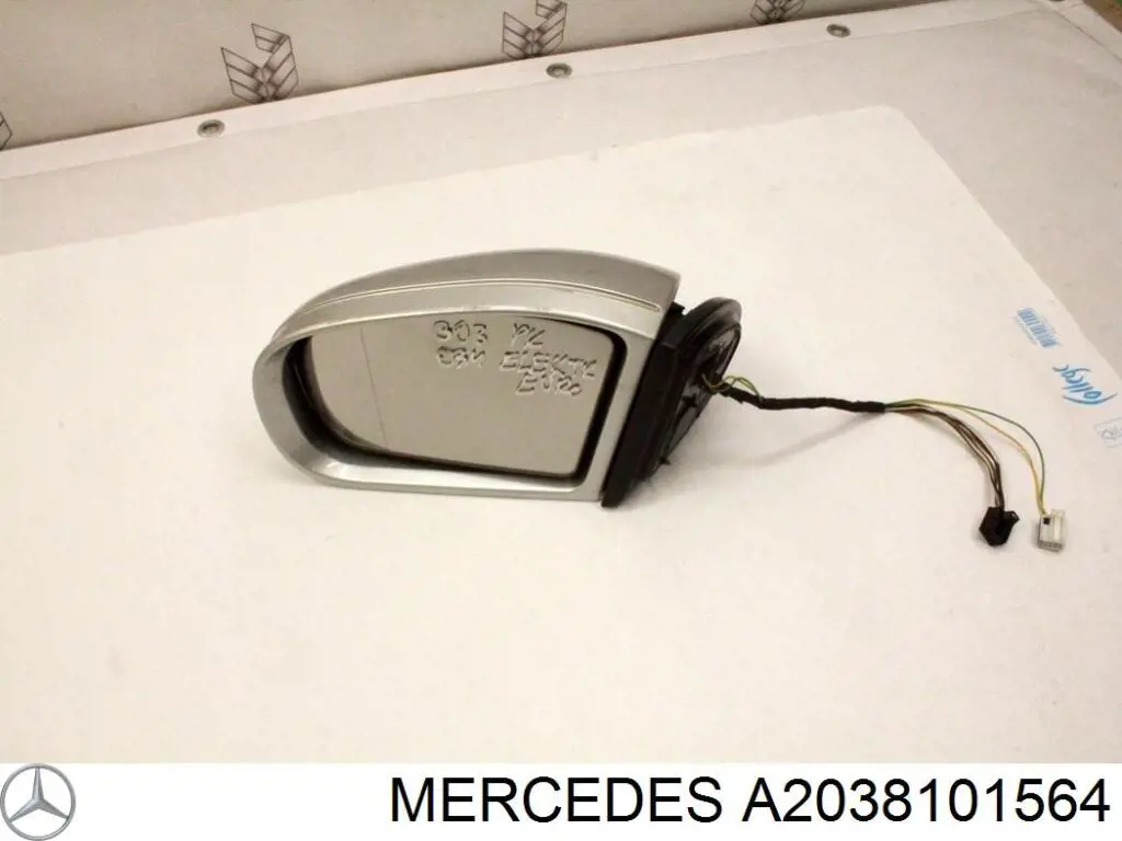 Ліве бічне дзеркало Mercedes A2038101564 ціна, від 28.12 USD