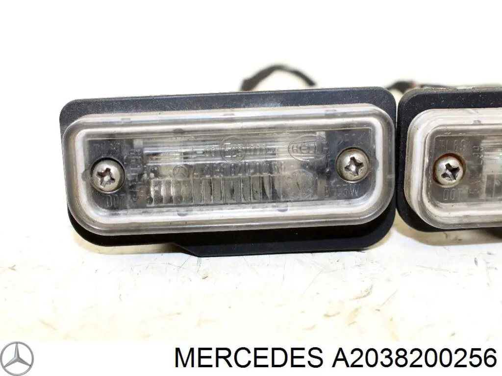 Ліхтар підсвічування заднього номерного знака A2038200256 Mercedes