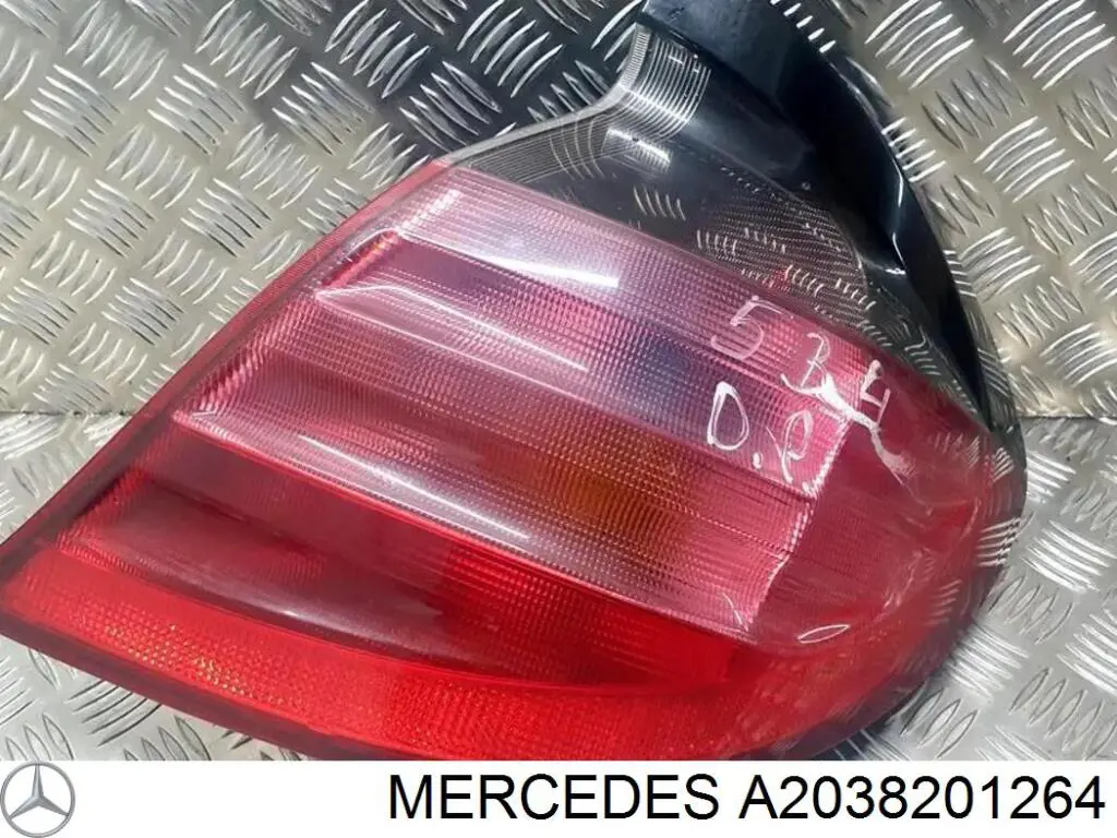 Задні ліхтарі Mercedes A2038201264 ціна, від 72.92 USD