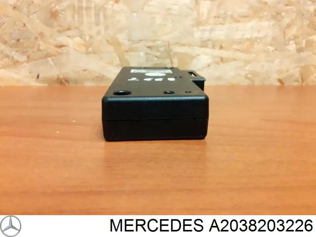 Блок керування телефоном Mercedes A2038203226 ціна, від 5.64 USD