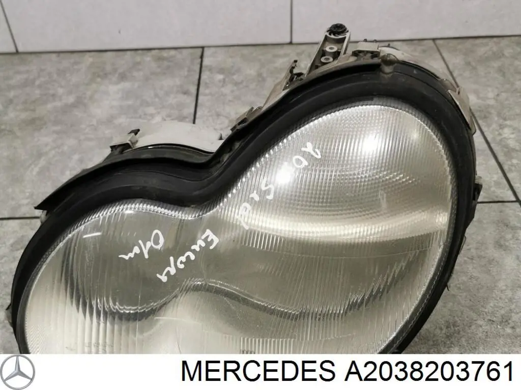 Фари Mercedes A2038203761 ціна, від 320.58 USD
