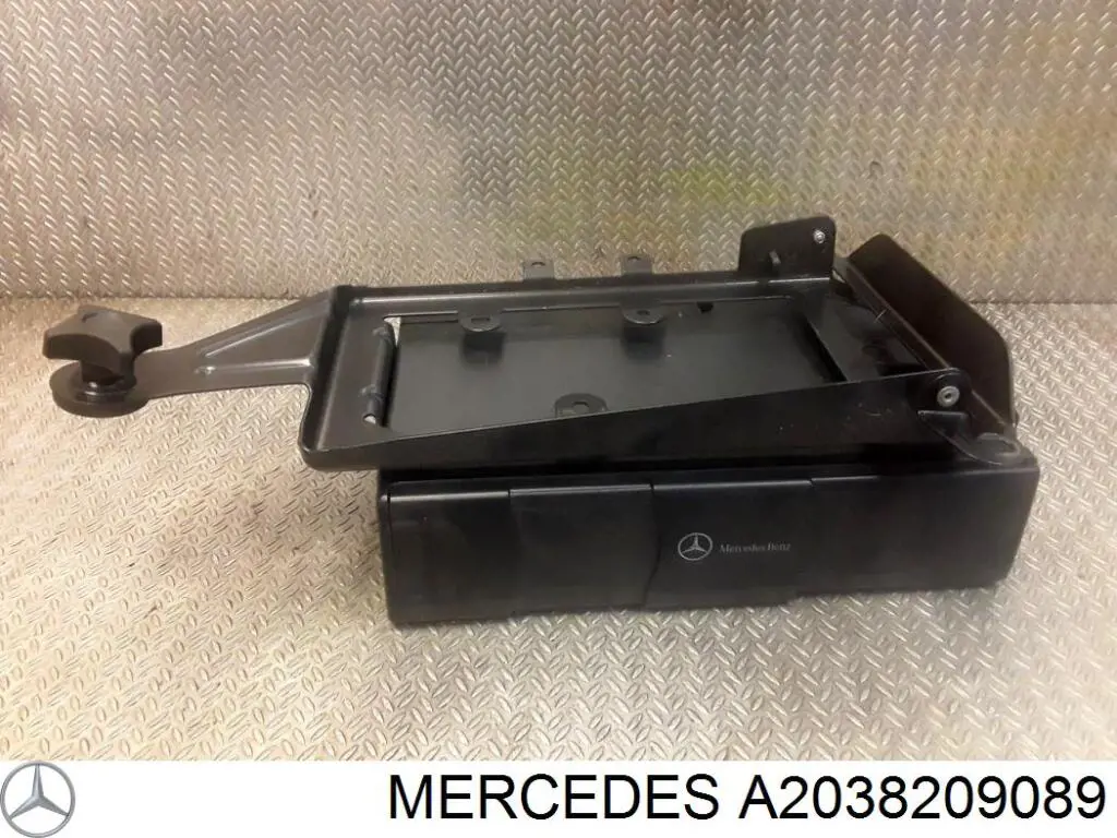 Магнітола (радіо AM/FM) Mercedes A2038209089 ціна, від 11.40 USD