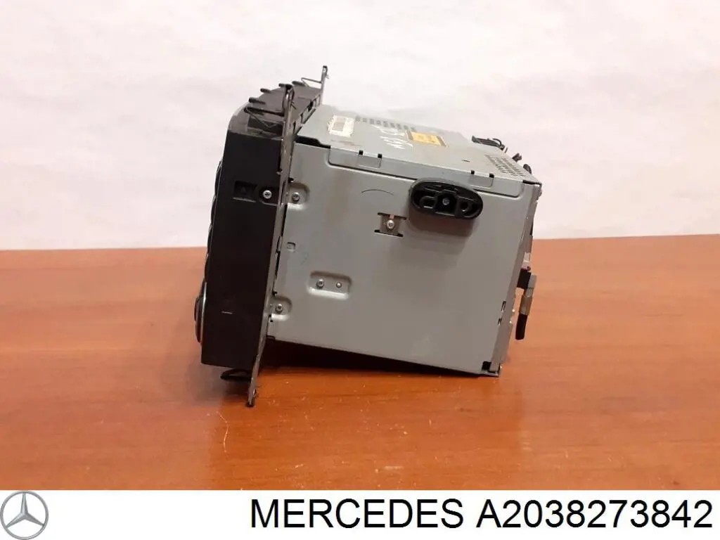 A2038703689 Mercedes Магнітола (радіо AM/FM)