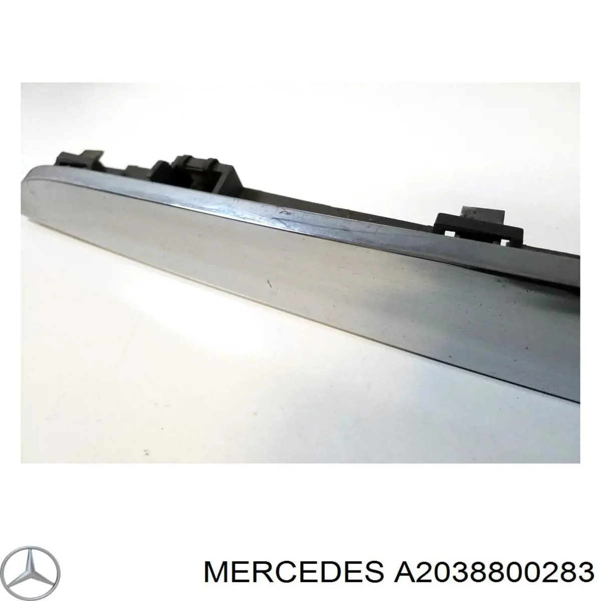 Молдинг решітки радіатора, верхній A2038800283 Mercedes