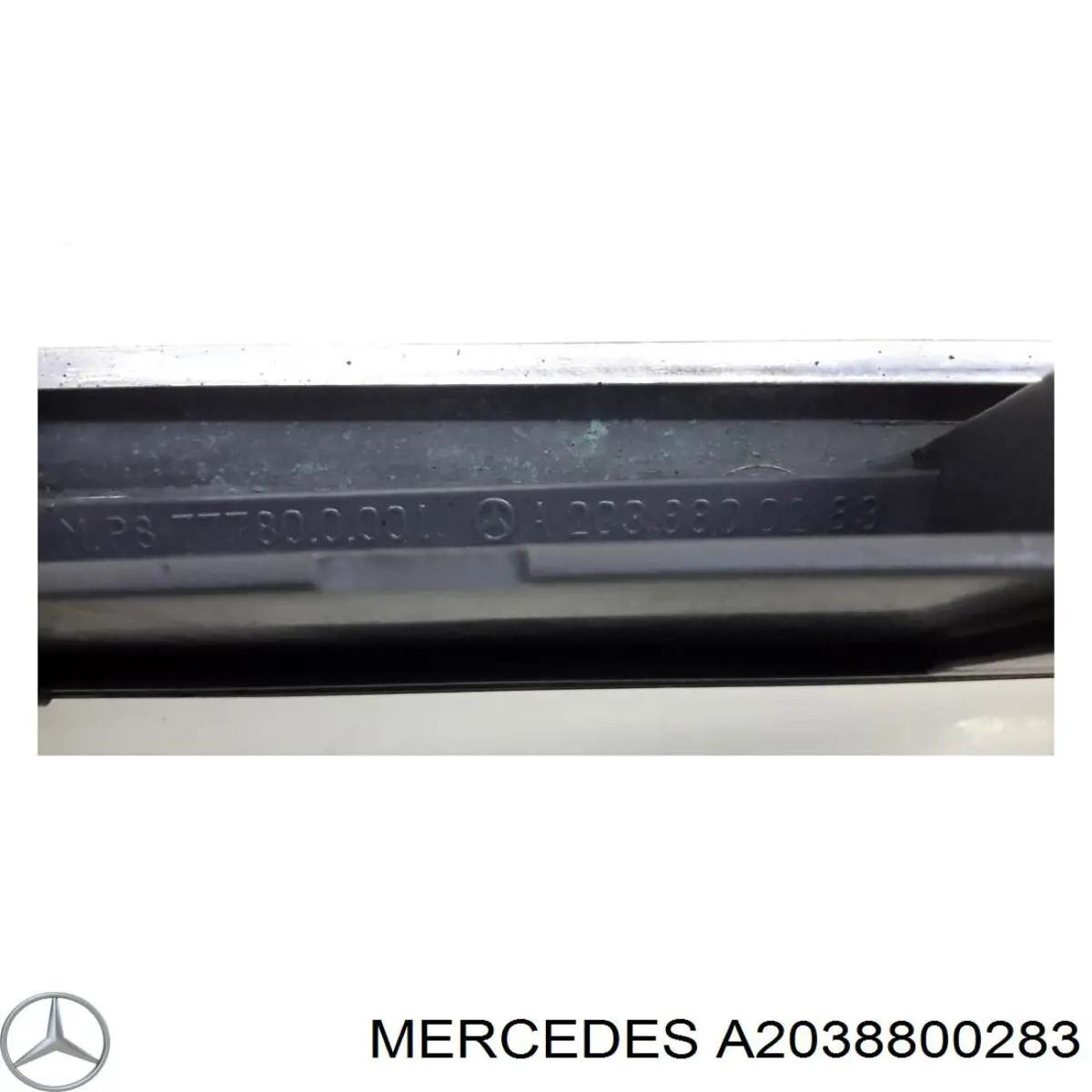 Молдинг решітки радіатора, верхній Mercedes A2038800283