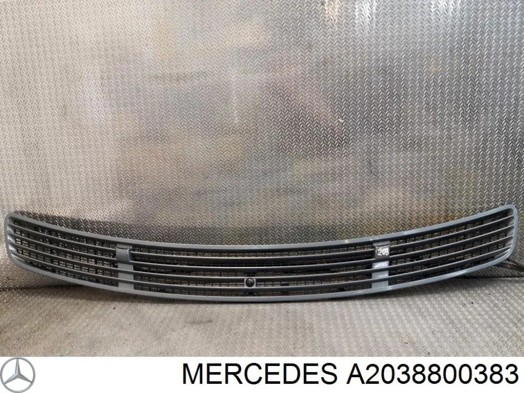 Решітка радіатора A2038800383 Mercedes