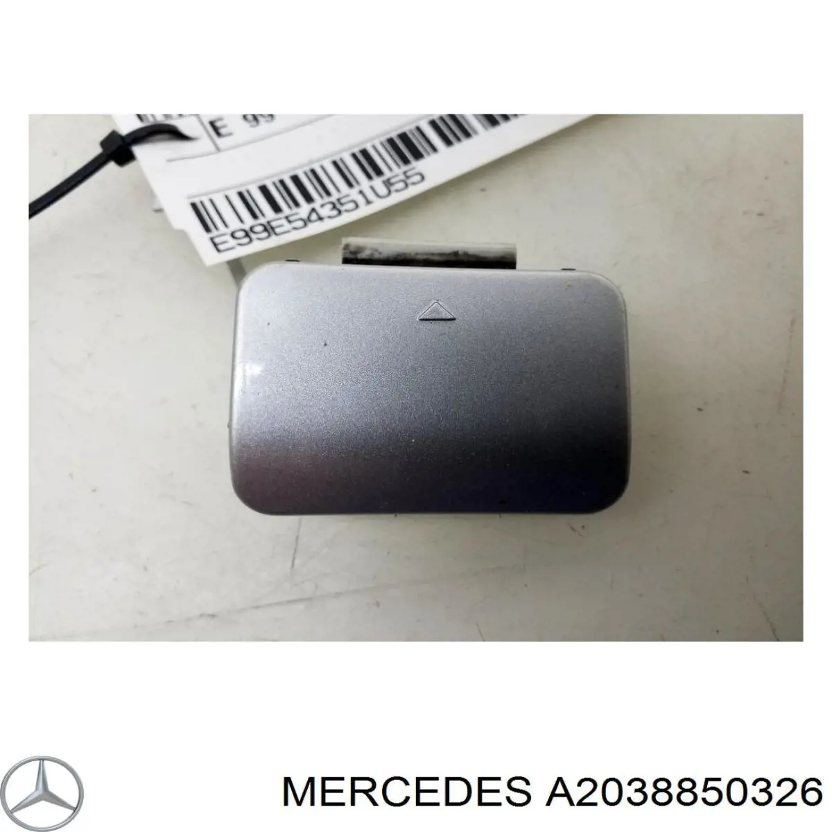 A2038850326 Mercedes Заглушка бампера буксирувального гака, передня
