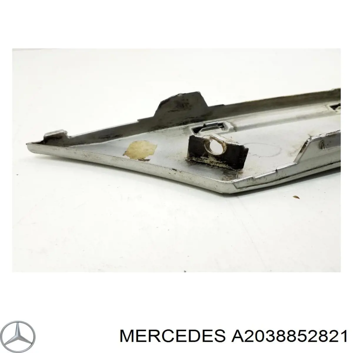 Молдинг заднього бампера, правий A2038852821 Mercedes