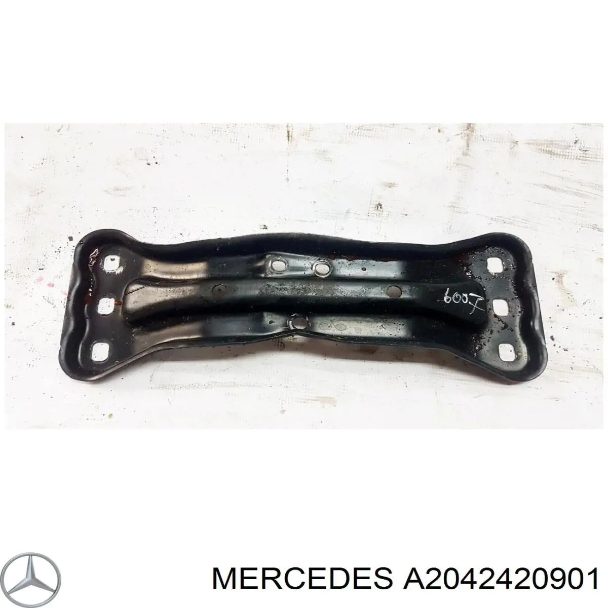 Купити A2042420901 Mercedes Кріплення кпп