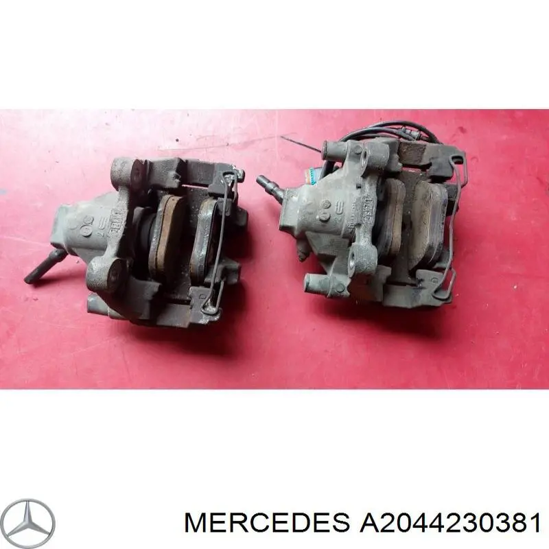 Супорт задній лівий A2044230381 Mercedes
