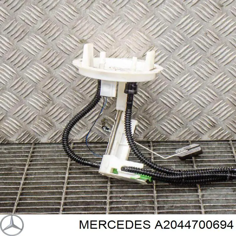 Купити A2044700694 Mercedes Датчик рівня палива в баку, лівий