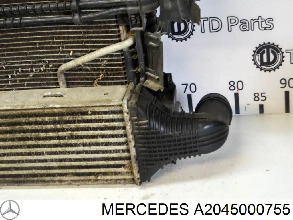 Дифузор радіатора охолодження, в зборі з двигуном і крильчаткою Mercedes A2045000755