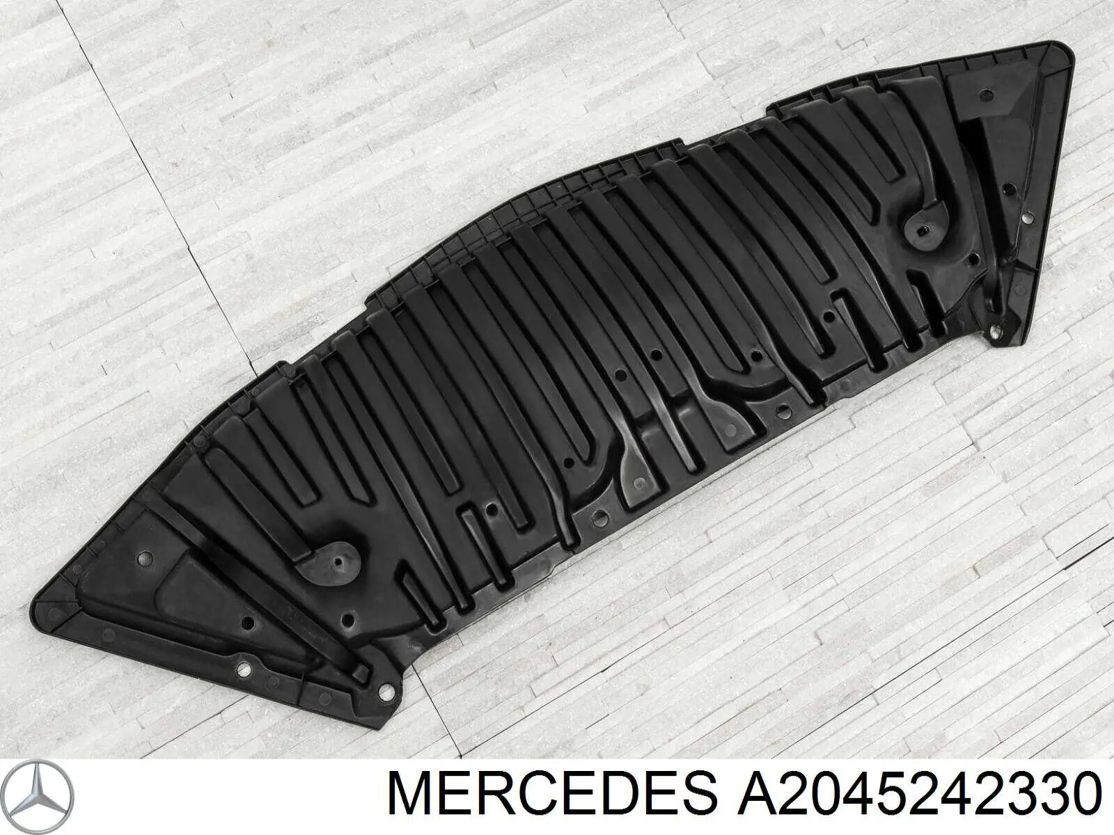 Купити A2045242330 Mercedes Молдинг решітки радіатора
