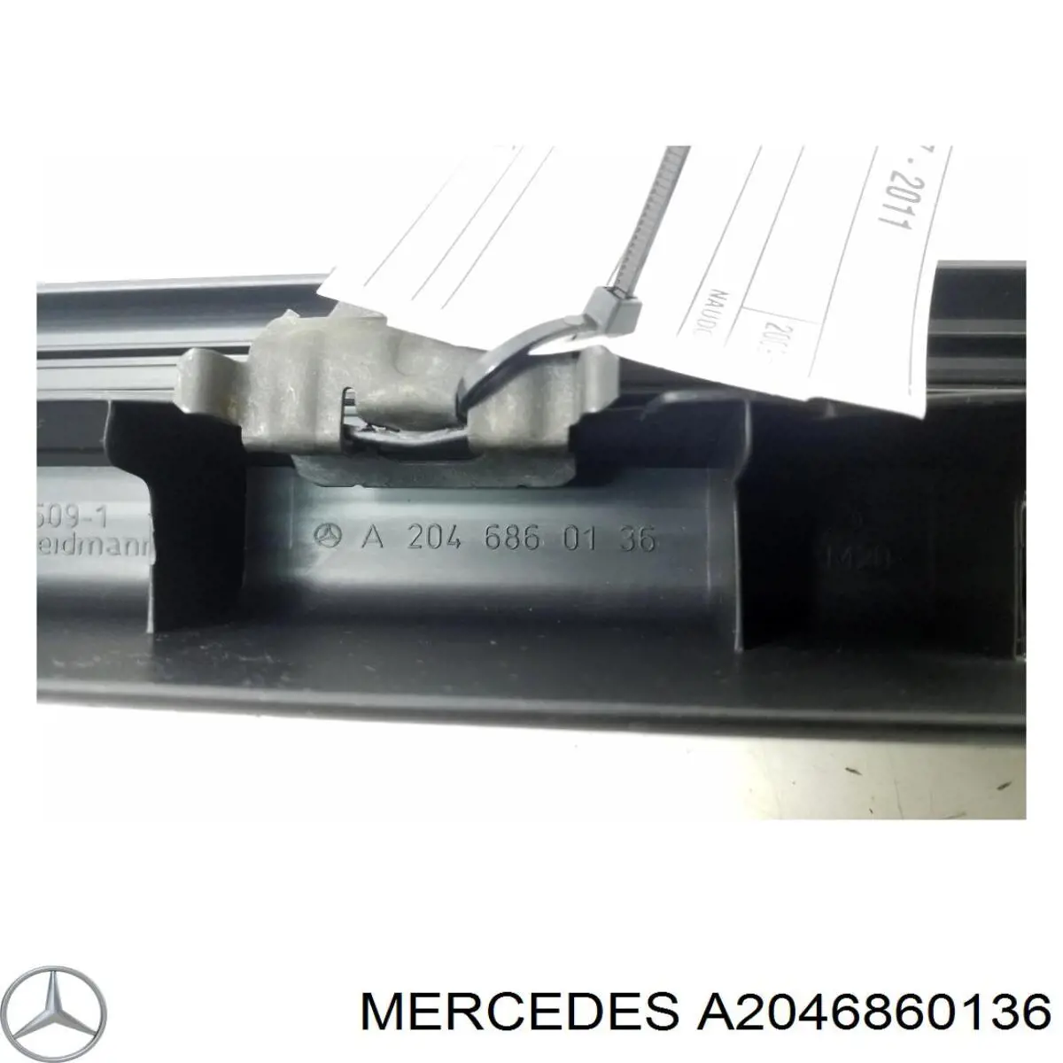 A2046860136 Mercedes Накладка дверного порога внутрішня, передня ліва