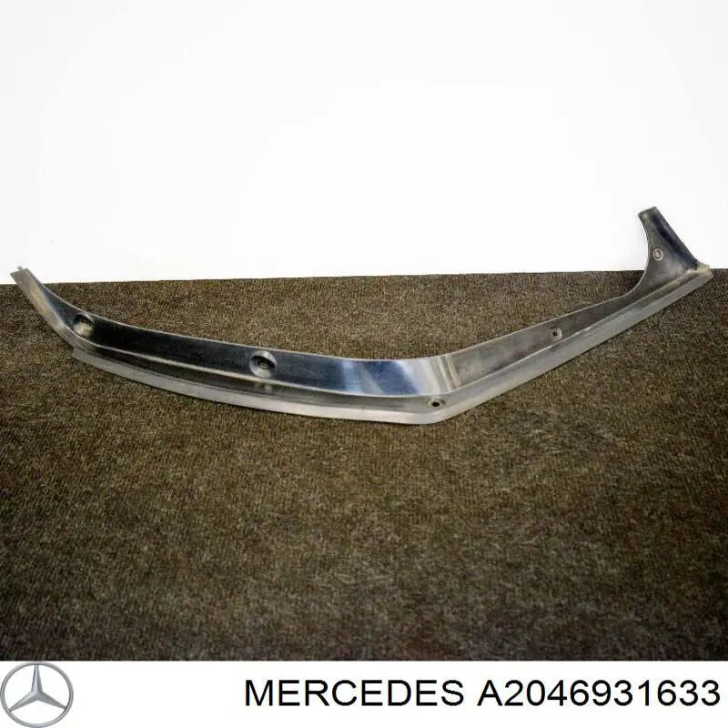 Облицювання багажного відсіку, праве Mercedes A2046931633