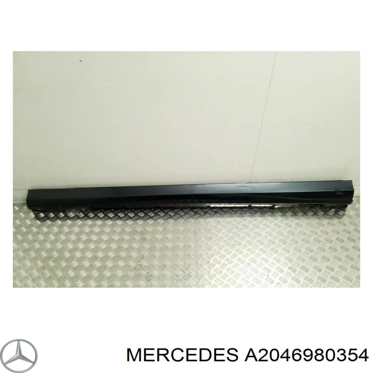 A2046980354 Mercedes Накладка зовнішня (молдинг) порога, лівий