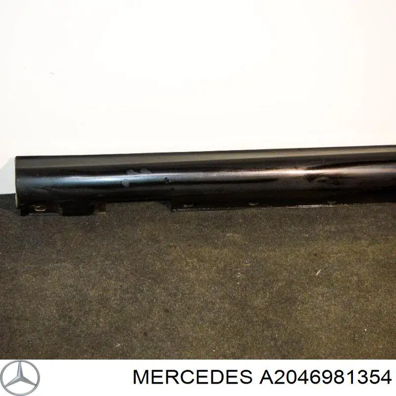 Накладка зовнішня (молдинг) порога, лівий Mercedes A2046981354 ціна, від 41.81 USD