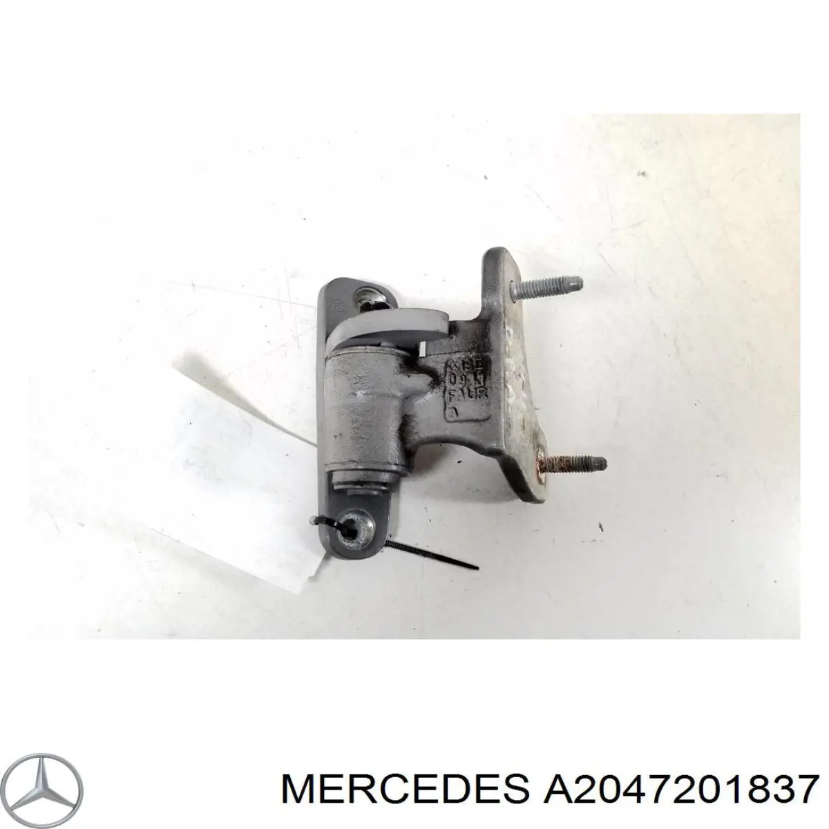 Дверний шарнір правий передній Mercedes A2047201837