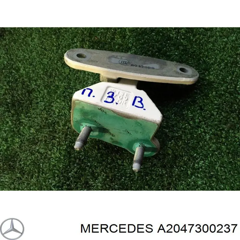 Петля заднтої двері, правої A2047301137 Mercedes