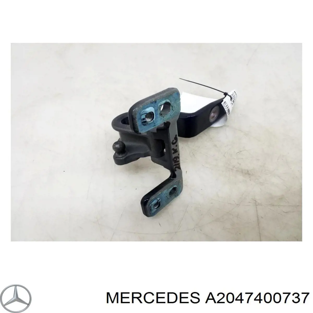 Петля задньої багажної, 3/5 -ої двері A2047400737 Mercedes