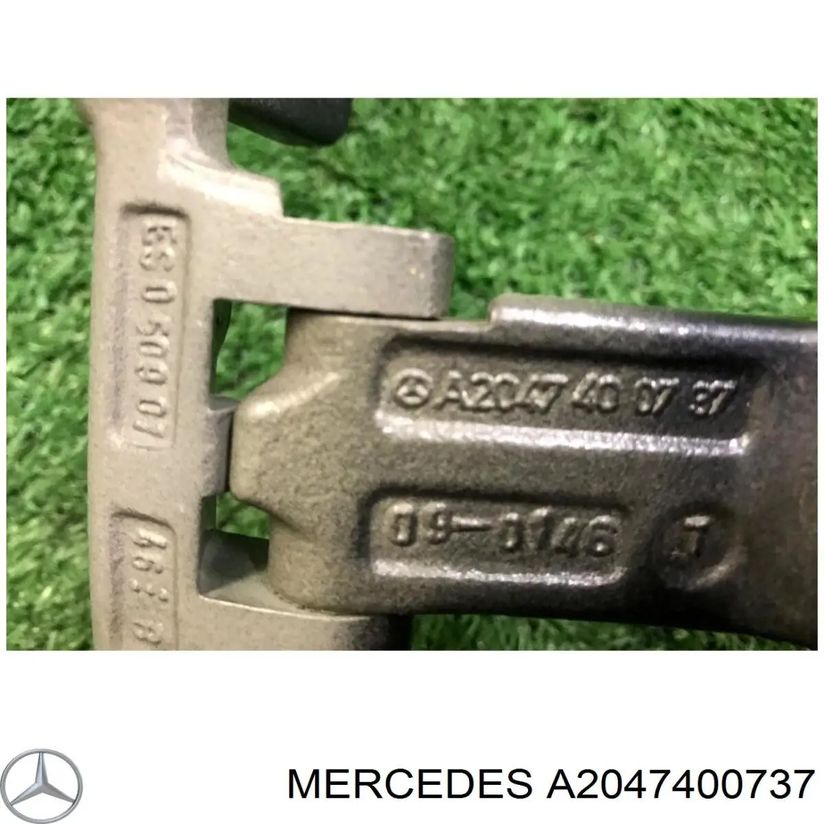 Петля задньої багажної, 3/5 -ої двері A2047400737 Mercedes