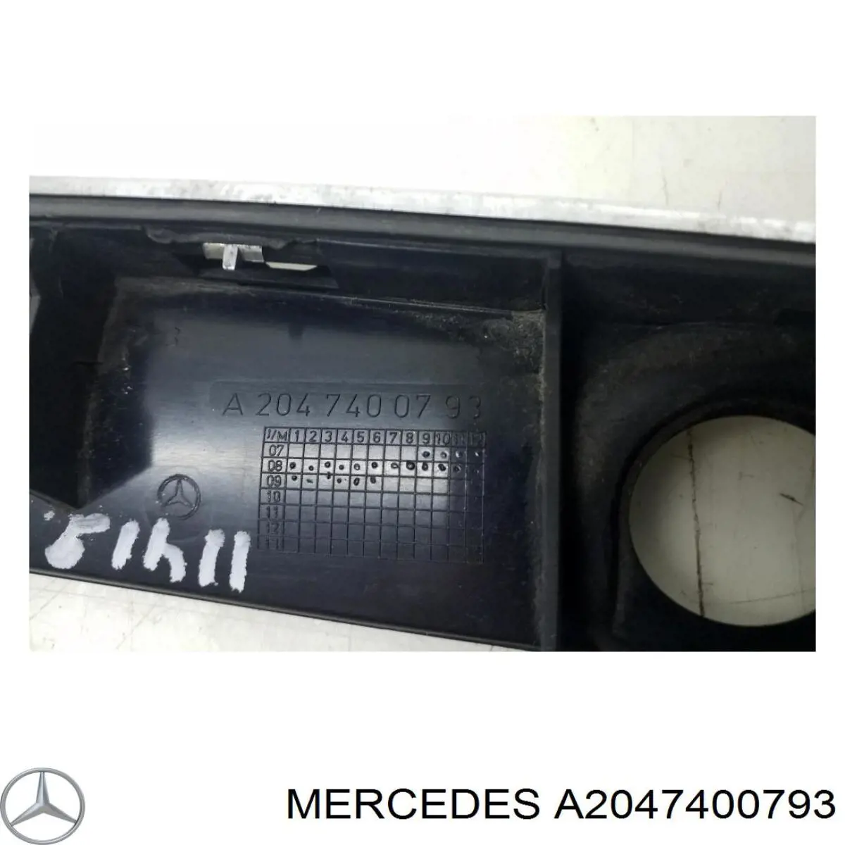 A2047400793 Mercedes Накладка на кришку багажника