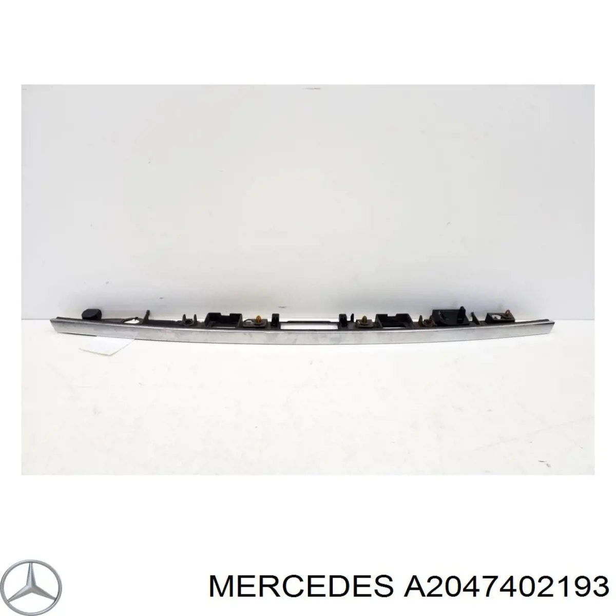 A2047402193 Mercedes Накладка на кришку багажника