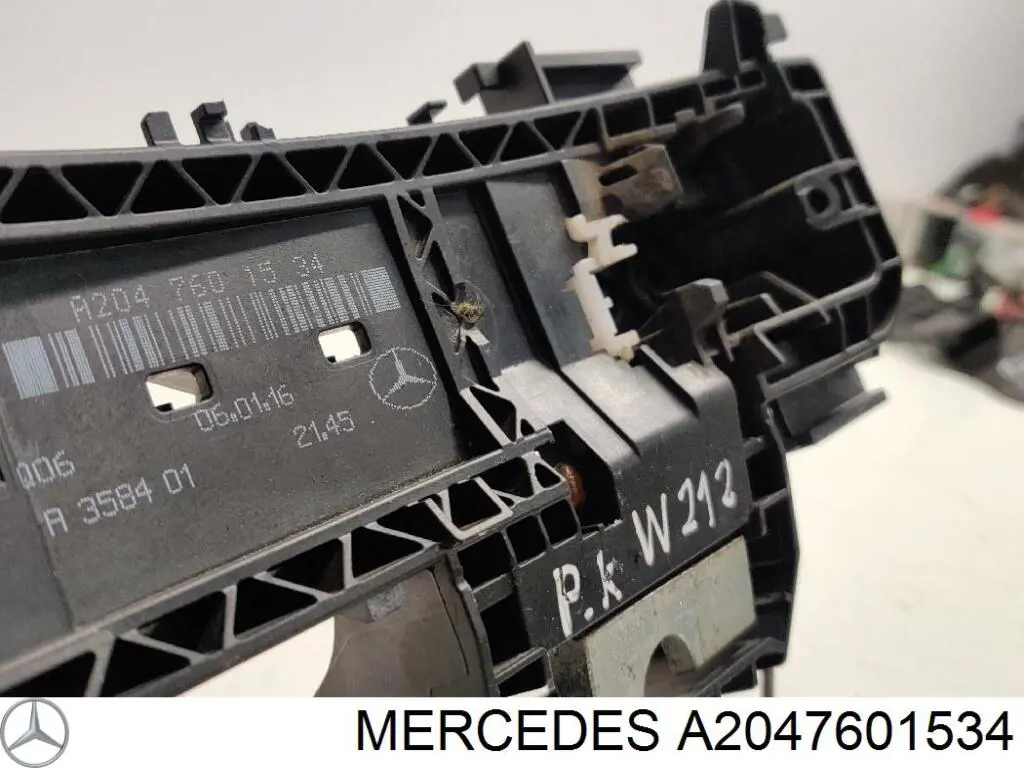 Купити A2047601534 Mercedes Тримач зовнішньої ручки дверей, передньої лівої