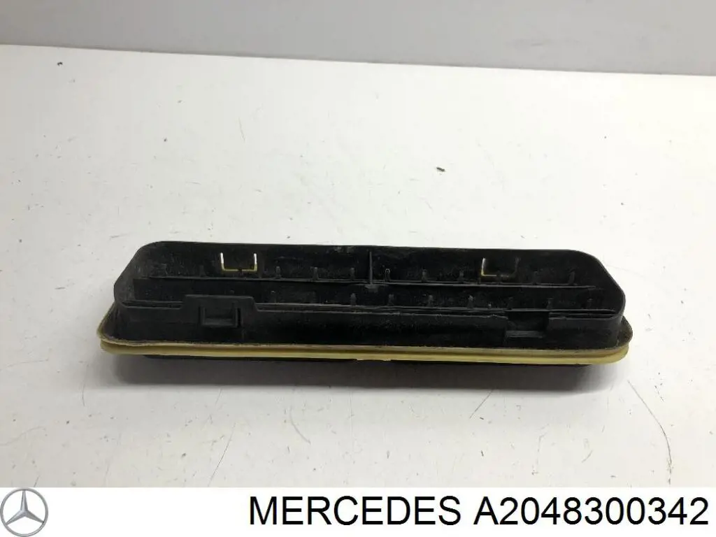 Купити A2048300342 Mercedes Решітка задня вентиляції салону, ліва