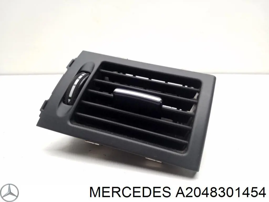 Решітка повітроводу права Mercedes A2048301454 ціна, від 7.32 USD