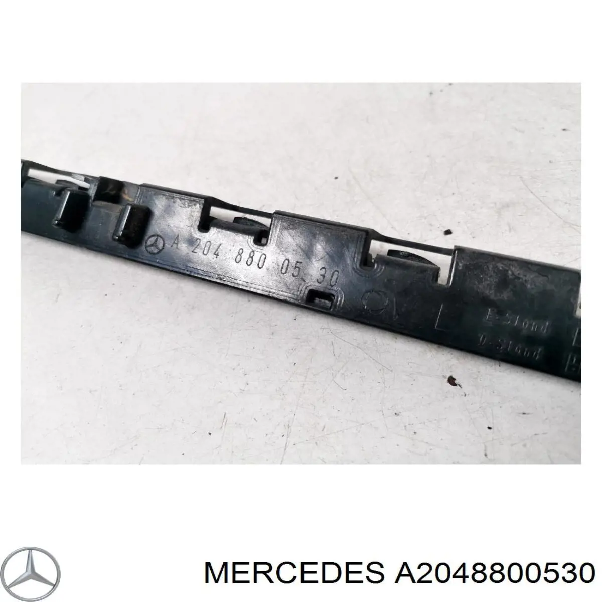 Направляюча заднього бампера, ліва A2048800530 Mercedes