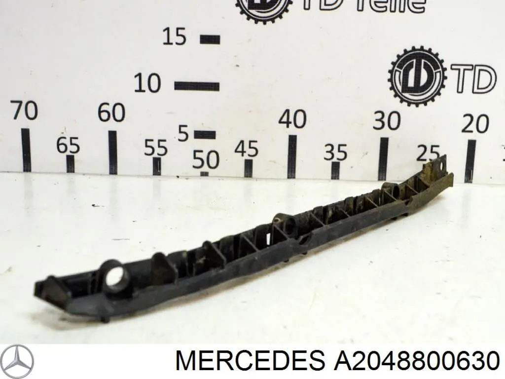Направляюча заднього бампера, права A2048800630 Mercedes