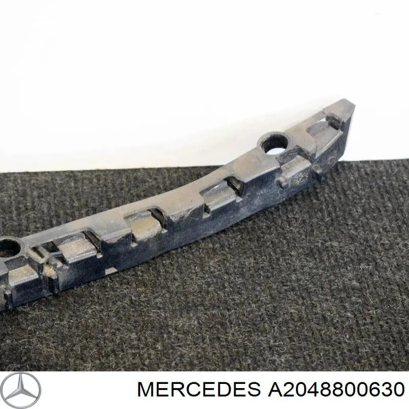 Направляюча заднього бампера, права Mercedes A2048800630 ціна, від 7.45 USD