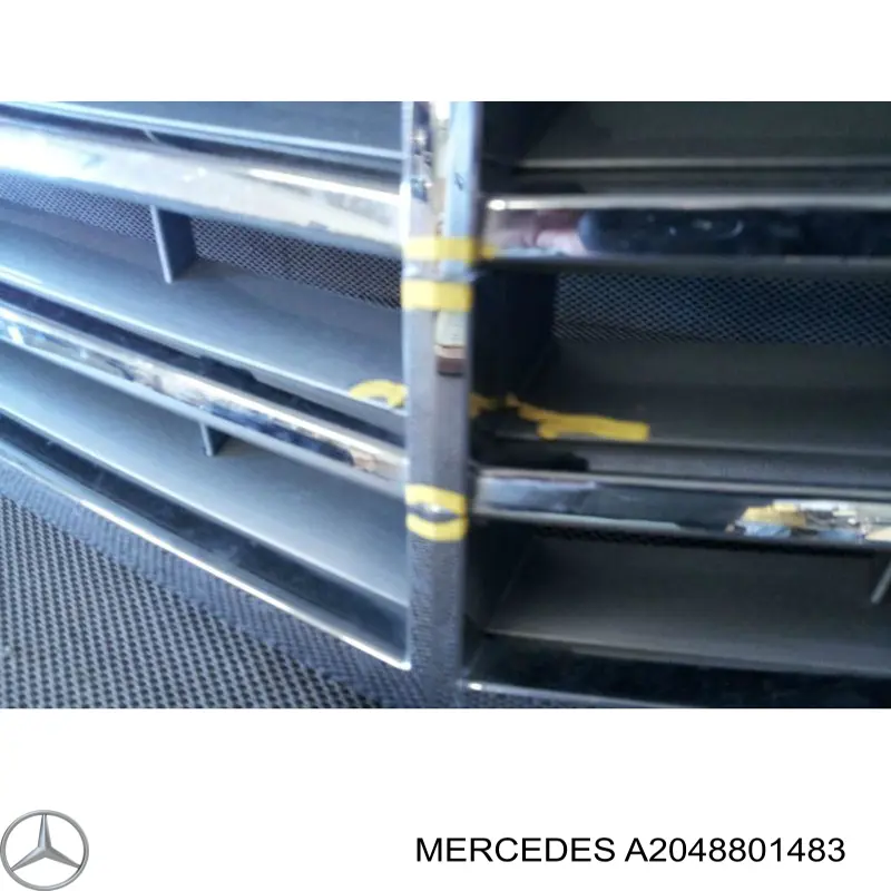 Решітка радіатора A2048801483 Mercedes