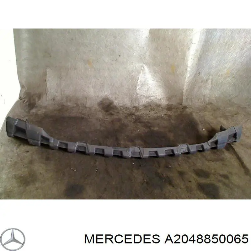 A2048850065 Mercedes Кронштейн бампера переднього, центральний