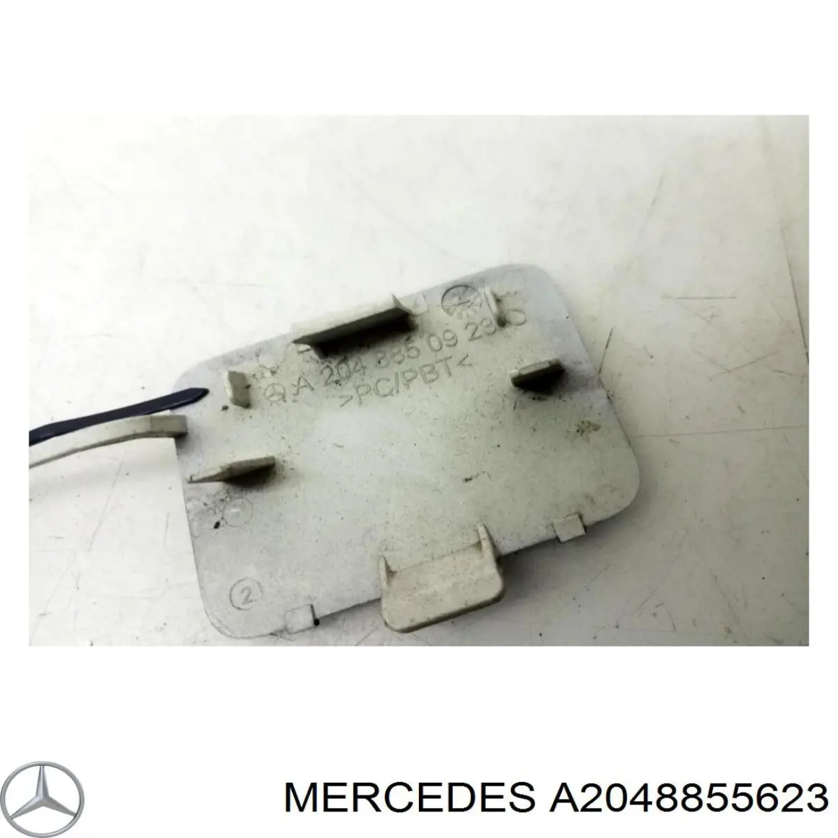 Купити A2048855623 Mercedes Заглушка бампера буксирувального гака, задня