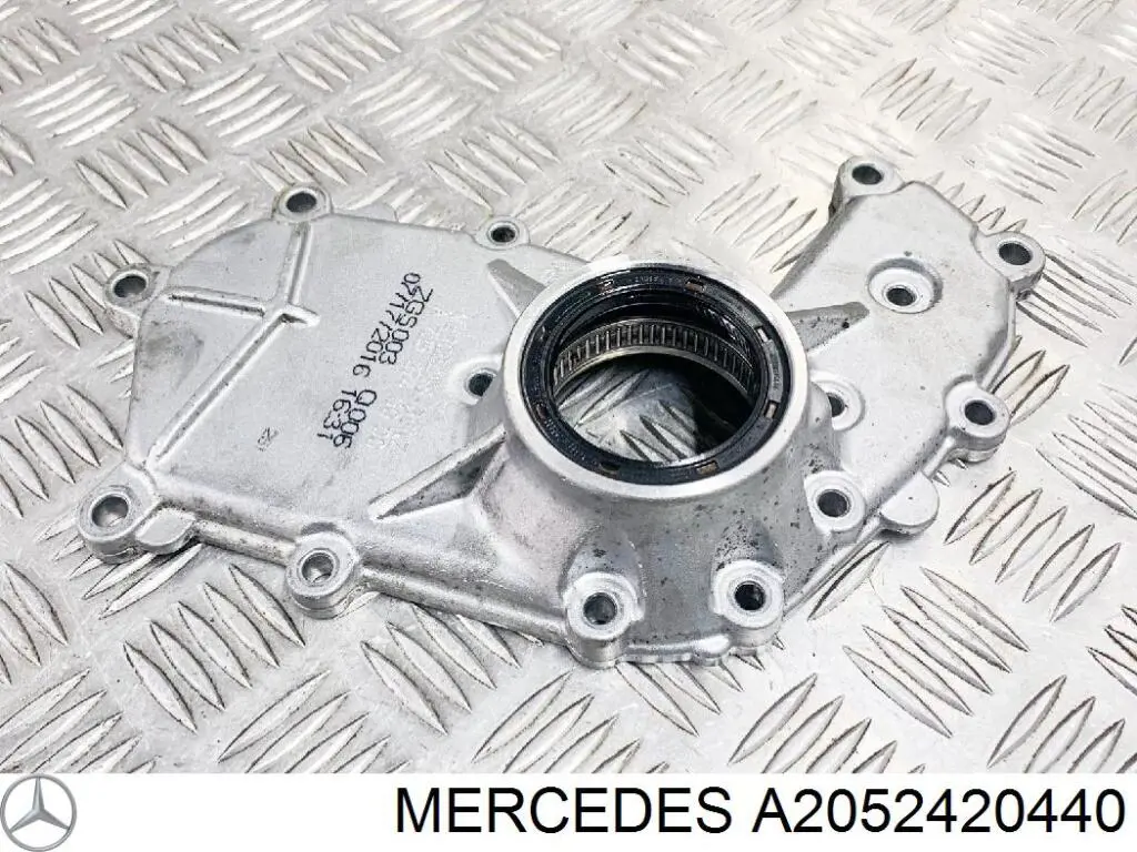Кронштейн подушки КПП A2052420440 Mercedes