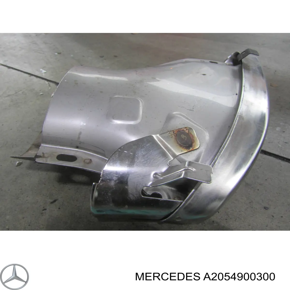 Насадка на глушник Mercedes A2054900300 ціна, від 50.62 USD
