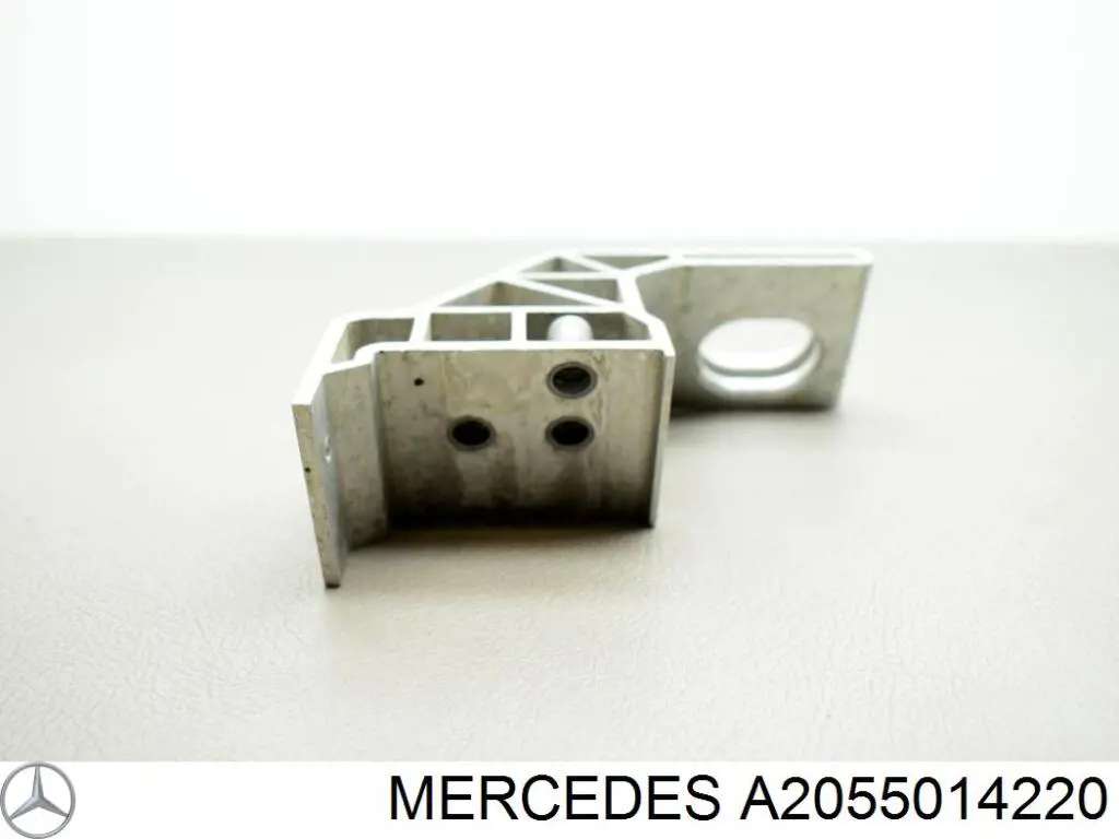 Купити A2055014220 Mercedes Кронштейн радіатора нижній